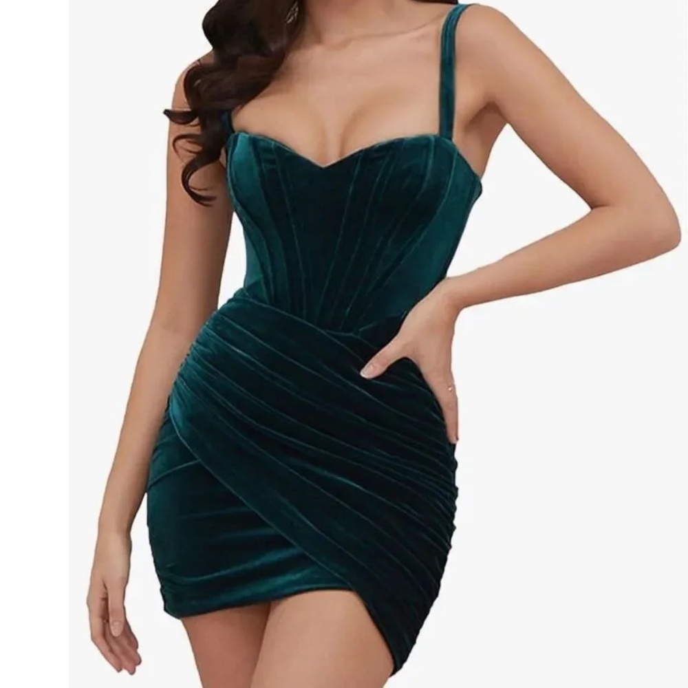 Emerald Green Velvet Ruched Bodycon Dress